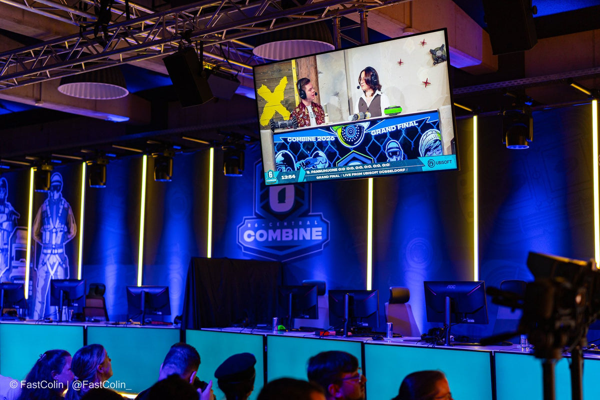 Großbildschirm an der Traverse über der Bühne beim R6 Central Combine 2026