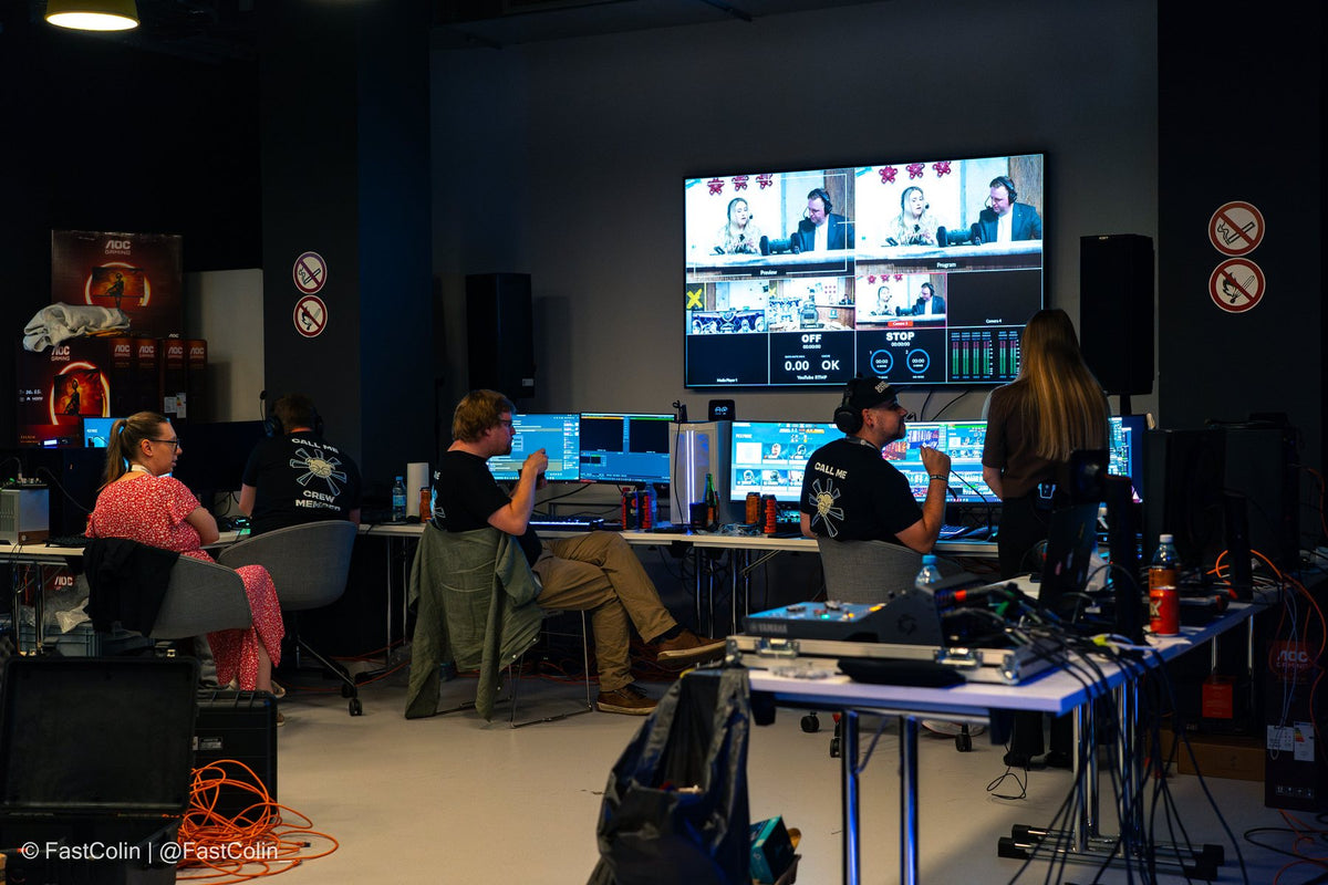 Produktionsbereich mit Regie-Arbeitsplätzen bei einem Esports-Event